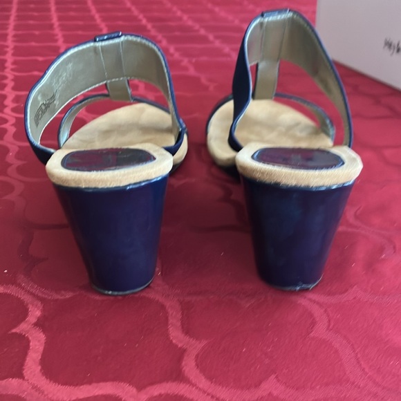 Macy’s Style &co. Size 9 Navy wedge sandal - Picture 3 of 5